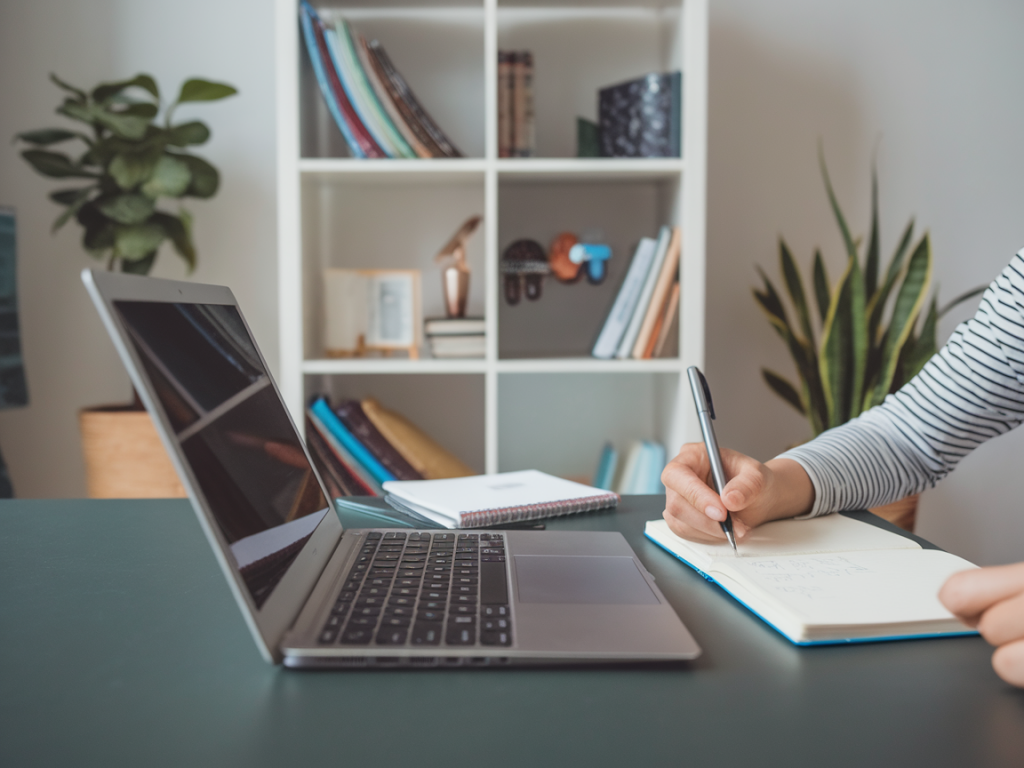 Schreibimpulse für 10 Minuten täglich: Übungen, die jede*n zum regelmäßigen Schreiben bringen